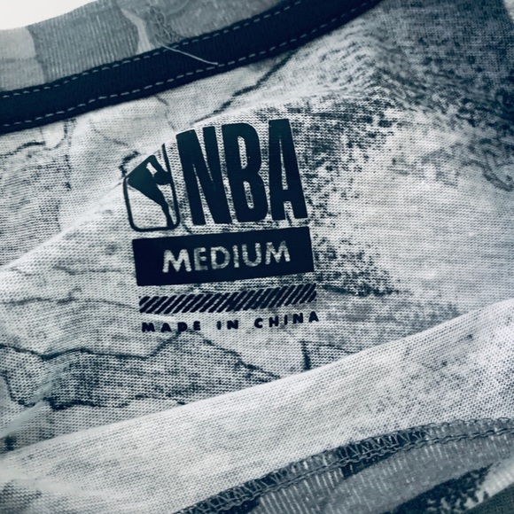 NBA Men Gray Black Logo Camouflages Medium M T Shirt Short-Sleeve Basketball new - Picture 3 of 4